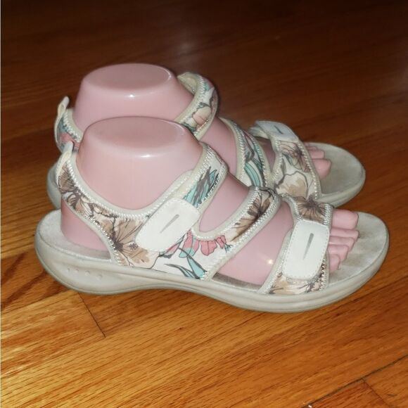 Easy Spirit Seevers Slingback Sandals - Picture 1 of 9